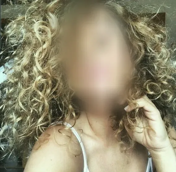 Anna, 25