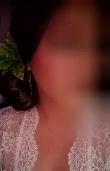 Bernadette, 35