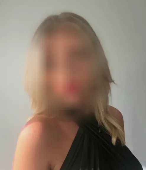 Elisabeth, 32