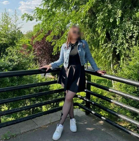 Emilia, 21