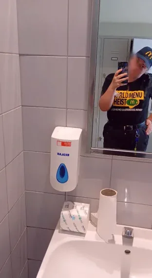 Emina, 24