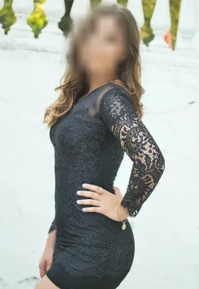 Emina, 28