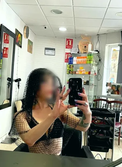 Greta, 33