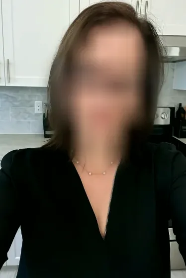 Julia, 38