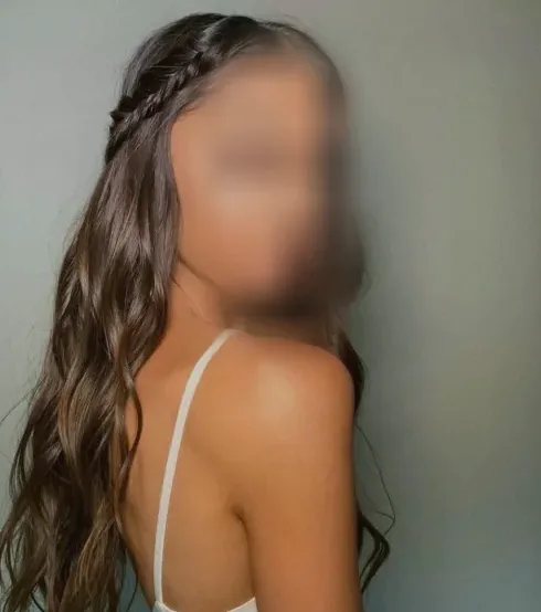 Leonie, 29
