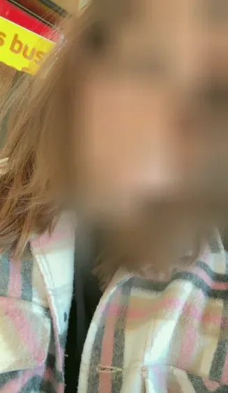 Manuela, 31