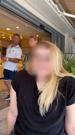Manuela, 21