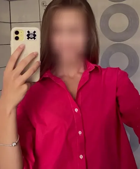 Nadine, 27