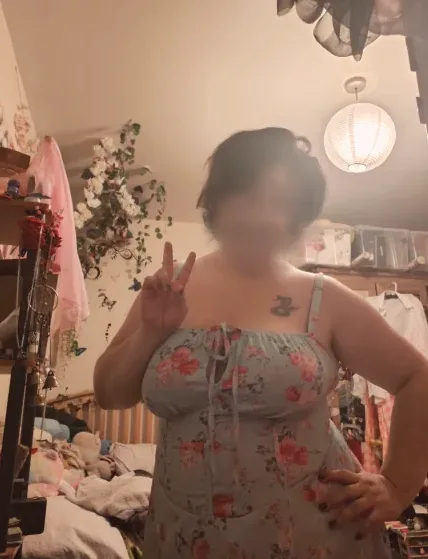 Nicole, 39