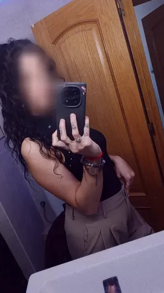 Nina, 34
