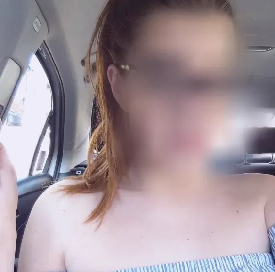 Sabrina, 27