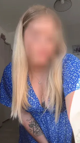 Sandra, 22