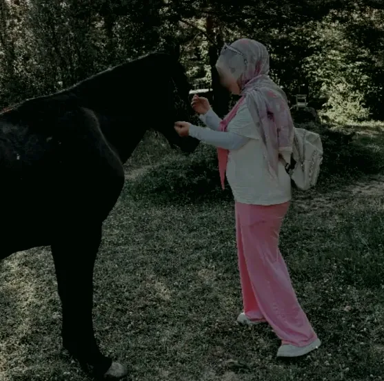 Selina, 29